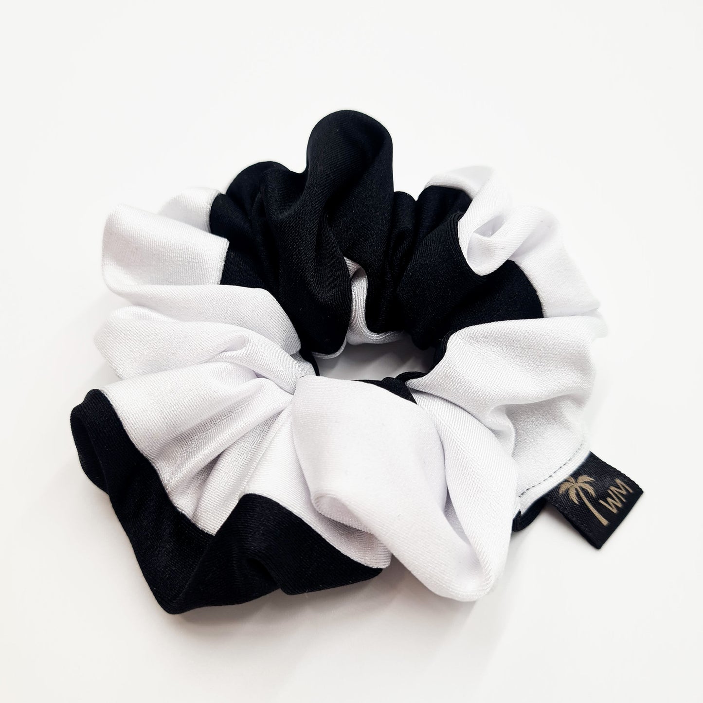 BLACK/ WHITE